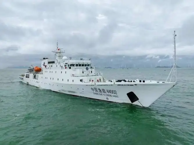 谈球吧海洋防污治理船